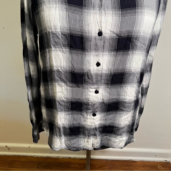 Chelsea & Theodore Button Down Flannel Shirt Black White Plaid - Picture 4 of 11